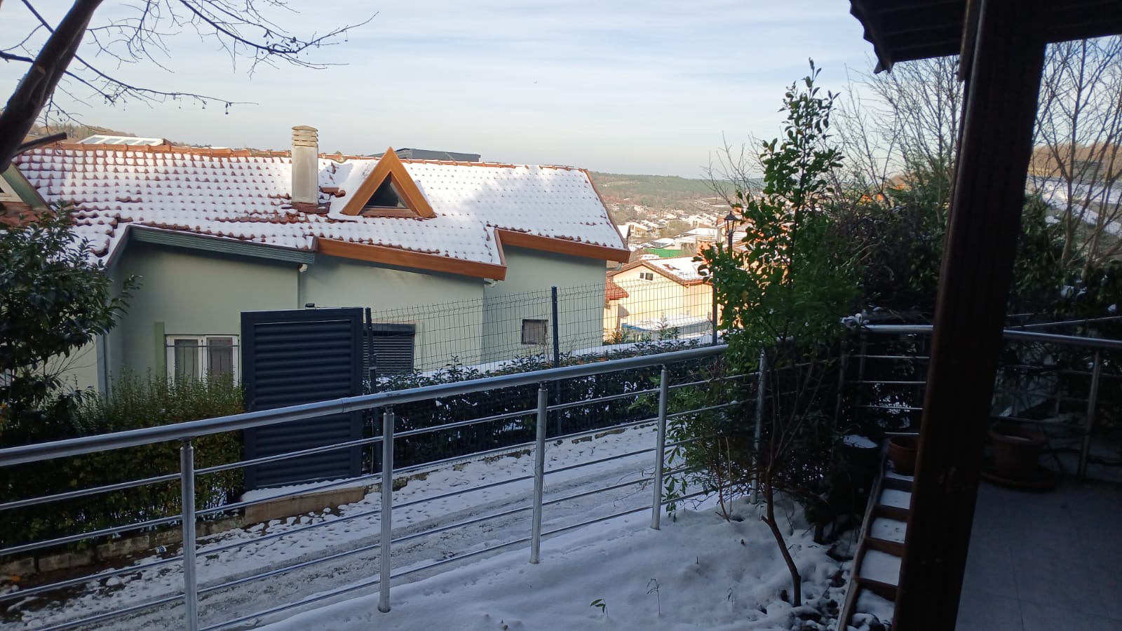 Zekeriyaköy mevsim sitesinde kiralık villa