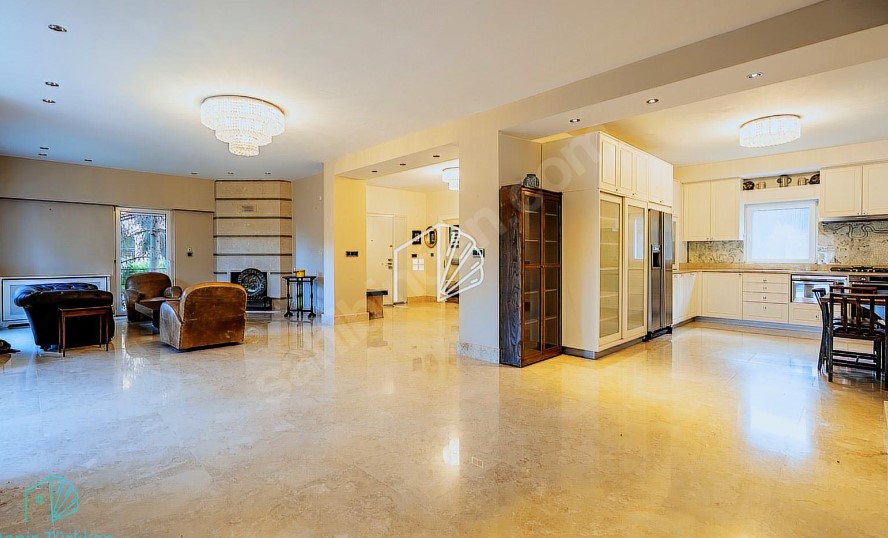 Zekeriyaköy'de 5+1 Kiralık Villa